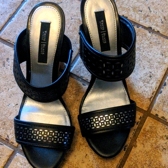 3 for $30 WHITE HOUSE/BLACK MARKET WEDGE SANDALS - Picture 2 of 6